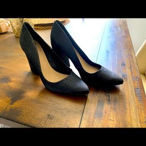 Black/glitter Vince Camuto wide heel pump